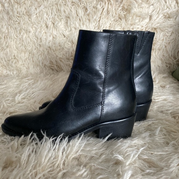 Short, leather booties - Picture 2 of 7